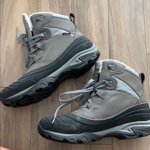 LIKE NEW MERRELL boots!